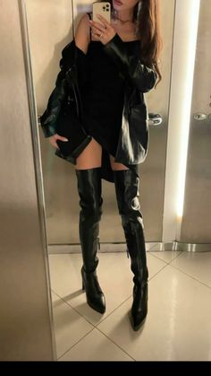 Though High Boot Outfit, Thigh Black Boots Outfit, Thigh High Boots Aesthetic, Styling Thigh High Boots, Thigh High Boots Outfits, Platform Outfit, Black Boots Outfit