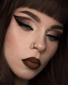 Edgy Smokey Eye Makeup, Art Eyeshadow Looks, Black Eyeshadow Looks Grunge, Grunge Glam Makeup Looks, Dark Color Makeup, Black Elegant Makeup, Goth Makeup Wedding, Mystical Eye Makeup, Alternative Eyeshadow Looks