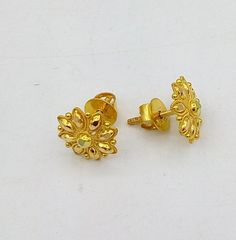 22 carat yellow gold handmade fabulous flower shape design gorgeous stud earring jewelry from rajasthan india.weight-2.900 grams approx.metal-yellow gold.metal purity-22carat.brand-handmade.width-11 mm approx (diameter) closure- screw back.condition- excellent brand newnote- for more information please see the photo. 22k Gold Meenakari Earrings, Traditional Gold Flower-shaped Earrings, Traditional Yellow Gold Flower-shaped Earrings, Gold Flower-shaped Earrings For Festive Occasions, Traditional Gold Flower Earrings For Festivals, Traditional Flower-shaped Earrings, Traditional Gold Flower Earrings, 22k Gold Chain, Green Onyx Stone