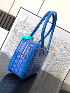 Size: Standard Size It comes with Dust box, Care manual, Tag, and Paper bag. Everyday Luxuries, Chic Handbags, Chic Me, Bags Designer Fashion, Beautiful Packaging, Exclusive Bag, Buying Gifts, You Bag, New Bag