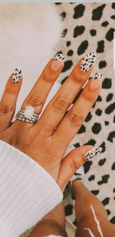 White Cheetah Nails, Unicorn Nails Designs, Cheetah Nail Designs, Star Nail Designs, Return To Nature, Cheetah Nails, Unicorn Nails, Print Nails, Animal Print Nails