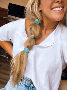 Western Hairstyles, Western Hair, Foto Cowgirl, Summer Things, Western Style Outfits, Hair Stylies, Long Blonde, Ponytail Holder, Hair Envy