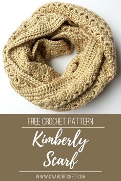 the free crochet pattern for a knitted scarf with text overlay that says,