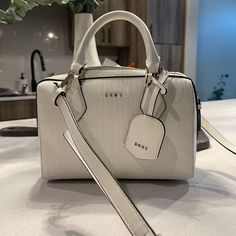 Brand New With Tags Ivory Dkny Crossbody With Detachable Strap. Super Cute And Trendy! Originally $198. Dkny Tote Bag, Dkny Crossbody, Adidas Duffle Bag, Dkny Bags, Dkny Bag, Girly Bags, Purse Styles, Pretty Bags, Ivory Color