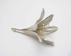 Jewellery — Nic Bladen Agapanthus Africanus, Elven Jewelry, Silver Pooja Items, Flower Sculptures, Wedding Brooch, Leaf Jewelry