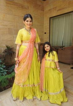 Mom And Daughter Wedding Dress, Mother And Daughter Dresses, Mother Daughter Dresses Matching Wedding, Mother And Daughter Twinning Outfits, Mother Daughter Lehenga, Mother Daughter Indian Outfit, Mother Daughter Twinning Dresses