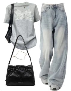 OOTD: Short Sleeve Tee + Baggy Boyfriend Jeans + Mini Pu Leather Backpack Outfit Ideas Baggy Clothes, Cute Baggy Clothes, Cute Baggy Outfits, Mall Fits, Grey Shirt Outfit, Short Sleeve Outfits, Clothe Styles, Grey Outfits, Baggy Boyfriend Jeans