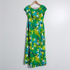 Rare Find. In Excellent Condition Stretch. Bust Is 32 In And Waist Is 32 In And High Waisted. Length Is 54 In And A Midi. May Fall Longer If Shorter Person. Multicolor. Gorgeous . Flower Power. Back Hidden Zip Stay At Home Wife, 1960’s Dresses, Vintage Fashion 1960s, Hawaiian Fashion, Power Back, Fashion 1960s, Vintage Dresses 1960s, 1960's Dress, Womens Vintage Dresses