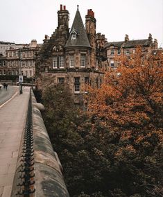 Edinburgh City, Fire Burning, Hogwarts Aesthetic, Dark Academia Aesthetic, I Want To Travel, Academia Aesthetic