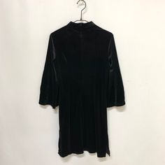 A Chinese dress made of velour material with an embroidered design.

 There is a zip on the back for easy removal.



・Shoulder width 34cm

 Width: 41.5cm

 Length: 84cm

 Sleeve length: 41cm

 standard

 ■ Country of Origin: China

 ■Material: 90% polyester

 10% Polyurethane



 Notes

 ■About size

 Actual dimensions are measured when laid flat. Please note that there may be slight differences depending on the material.


 
■About color

 Please note that the colours of the actual product ma Winter Mini Velvet Dress, Black Velvet Mini Dress For Fall, Black Velvet Knee-length Dress, Black Velvet Knee-length Dress For Evening, Velvet Knee-length Mini Dress For Night Out, Black Fitted Knee-length Velvet Dress, Mini Velvet Dresses For Fall, Mini Tight Dress, Vision Street Wear