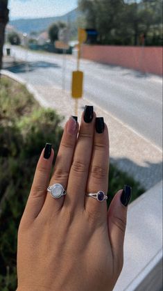 Nails To Compliment Black Dress, Hoco Nails Short Black, Nail Designs With Black Dress, Black Sparkly Dip Nails, Homecoming Nails To Go With Black Dress, Acrylic Nail Designs For Black Dress, Cute Hoco Nails For Black Dress Short, Short Black Wedding Nails, Black And Silver Nails Acrylic Square