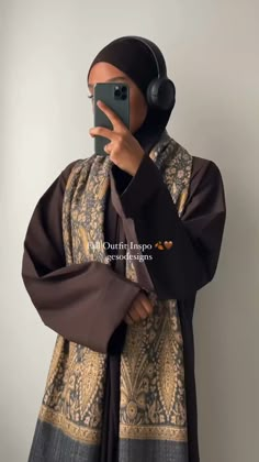 Winter Abaya, Dressing Modestly, Modest Outfits Muslim, Niqab Fashion, Kaftan Designs, Pink Winter