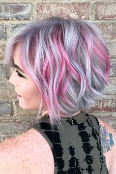 Beach Wavy Hairstyles, Mermaid Hair Color, Lilac Hair, Wavy Hairstyles, Peinados Fáciles Para Cabello Corto, Funky Hairstyles, Hairstyles For Medium Length Hair, Short Hair Color, Haircut And Color