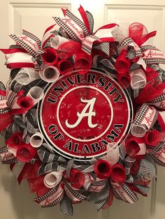 a wreath with the university of alabama on it