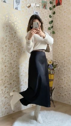 kazak saten etek kombini Outfits Juvenil, Elegant Couple, Fall Fits, Couple Outfits, Satin Skirt, Winter Fashion Outfits, Elegant Outfit, Work Fashion, Winter Dresses