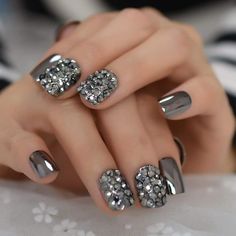 French Nail Tips, Curved Nails, Lovely Nails, Mirror Metal, Fake Nails With Glue, Gray Nails, French Nail, New Year's Nails