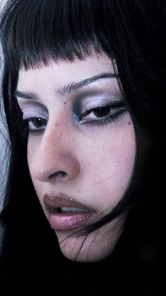 Wet Eye Look Make Up, Eyeshadow Close Up, Post Punk Makeup, Tradgoth Makeup 80s, Punk Editorial, Post Punk Fashion, Looking Up Reference, Tumblr Makeup, Maquillage On Fleek