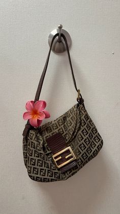 Fendi baguette bag, shoulder bag, shopping, luxury bags, fendi, designer bag, fendi baguette, vintage fendi bag, vintge fendi Fendi Baguette Vintage, Fendi Vintage Bag, Fendi Mini Bag, Vintage Fendi Bag, Fendi Baguette Bag, Fendi Mini, Shopping Luxury, Japan Shopping, Fendi Vintage