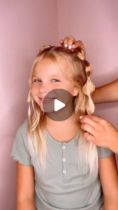 Girls Bubble Braid, Hair For Picture Day At School, Short Hair Girl Hairstyles, Cute School Picture Hairstyles, Hairstyles For Short Hair Kids Easy, Kids Hair Ideas Easy, Rockstar Hairstyles For Kids, Easy First Day Of School Hairstyles, School Photo Hair Ideas