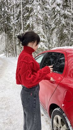 Red Knitted Sweater Outfit, Red Cropped Sweater Outfit, Red Knit Outfit, Snow Clothes Outfits, Red Knit Sweater Outfit, Winter Colorful Outfits, Winter Red Outfit, Color Block Sweater Outfit, Red Pullover Outfit