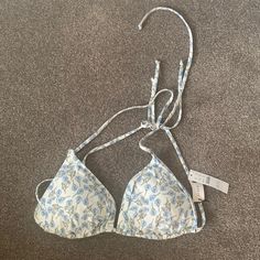 J Crew Floral Bikini Top Tie Back Blue/Green/White Floral Pattern New With Tags - Size Xxl Summer Triangle Top For Pool, White Triangle Top For Pool, Triangle Top With Floral Print For Beach, Floral Print Triangle Top For Poolside, Spring Triangle Top For Sunbathing, Spring Triangle Top For Pool, Triangle Top For Pool In Spring, White Triangle Top For Poolside, Fitted Triangle Top For Beach Party