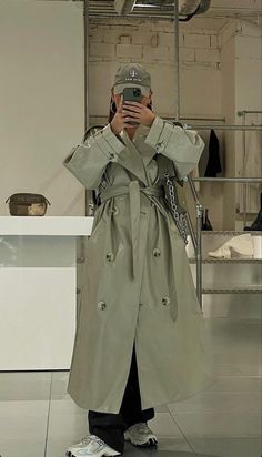 Cream Trench Coat Outfit, Trench Coat Outfit Ideas, Trench Coat Outfit Fall, Fall Trench Coat, Coat Outfit Ideas, Fashion Trench Coat, Cream Trench Coat, Outfit London, Fall Trench