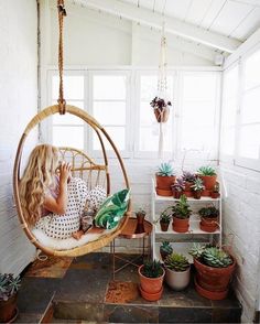 LIV for interiors / Why you Need a Hanging Egg Chair Egg Chair Decoration Ideas, Hanging Egg Chair Outdoor, Chair Decoration Ideas, Egg Chair Outdoor, Sunroom Decorating, Hanging Egg Chair, Chair Designs, Casa Vintage, Hammock Chair