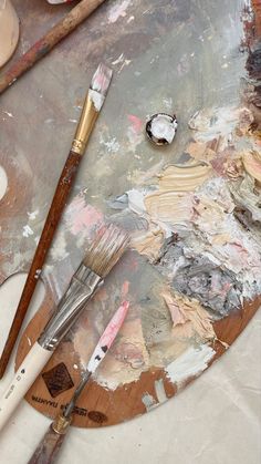 some paintbrushes are sitting on top of a table