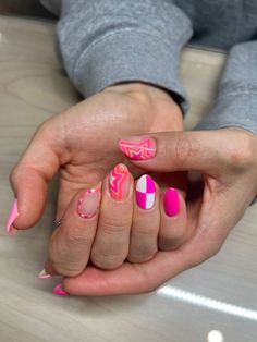 Fun Nail Inspo Summer, Preppy Valentines Nails, Short Pink Nail Designs, Pink Star Nails, Preppy Nails, Star Nail Designs