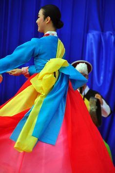 Korean Traditional Dancer (from another angle) -- Andong International Mask Festival by Nancie (Ladyexpat), via Flickr Korean Traditional Dress Hanbok, Korean Culture, Folk Dance, Sandbox