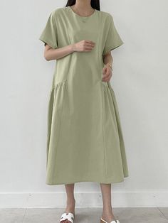 Leisure Solid Ruched Short Sleeve Round Neck Maxi Dress Casual Green Midi Dress With Pleated Waist, Casual Solid Color Relaxed Fit Midi Dress, Casual Cotton Midi Dress With Pleated Waist, Casual Cotton Ruched Midi Dress, Casual Midi Dress With Pleated Hem, Casual Midi-length Dress With Pleated Hem, Casual Green Ruched Midi Dress, Casual Solid Color Midi Dress With Pleated Waist, Solid Color Relaxed Fit Midi Dress For Spring