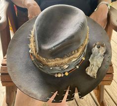 Diy Leather Hat, Gothic Hats, Burning Hats, Africa Burn, Biker Cowboy, Beaded Hats, Cowboy Hat Design, Diy Hats