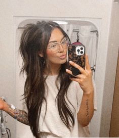 Brunettes With Tattoos, Hair Up Outfits Fall, Colored Glasses Outfit, Lightening Up Dark Hair, Pretty Fall Hair Color Brunettes, Mod Length Hairstyles, Hair Extention Hairstyles, Casual Winter Outfits For Women Jeans, Western Short Hairstyles