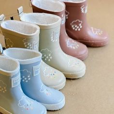 Colour-changing rain boots are back in brand new colours with a winter twist! Our winter rain boots have a thick teddy bear fleece lining for extra warmth on cold days. Little ones can splash in puddles, rain, and snow whilst marvelling at the colour-changing raindrop patten. Made in China. Missing Childhood, Tiny Outfits, Toddler Rain Boots, Light Blue Roses, Tiny People, Ocean Eyes, Kids Rain Boots, Bear Hugs, Kids Rain