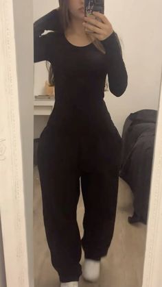 Black Sweatpants Outfit, Outfit Ideaa, Latina Outfits, Fasion Outfits, Smink Inspiration, Outfit Inspo Casual, Cute Lazy Day Outfits, Black Sweatpants, Swaggy Outfits