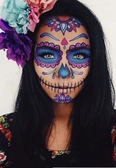 Cute Halloween Makeup Looks, Sugar Skull Makeup Easy, Candy Skull Makeup, Cute Makeup Ideas, Sugar Skull Face Paint, Skull Makeup Tutorial, Makeup Ideas For Halloween