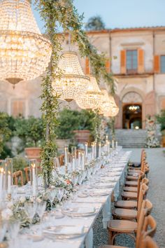 italy-palazzo-outdoor-wedding-reception Dinner In The Garden, Vintage Chandeliers, Wedding Chandelier, Italian Countryside