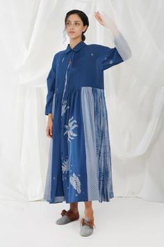 Shop for Yavi Blue Cotton Mizu Shibori Dye Tunic for Women Online at Aza Fashions Spring Indigo Cotton Kurta, Spring Cotton Kurta With Ikat Print, Indigo Cotton Dress With Relaxed Fit, Indigo Relaxed Fit Cotton Dress, Blue Cotton Kurta With Relaxed Fit, Indigo Cotton Dresses With Natural Dye, Indigo Cotton Dresses With Floral Print, Indigo Cotton Dress With Floral Print, Indigo Cotton Dress With Natural Dye