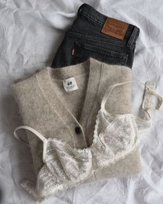 Chic Cardigan, Skandinavian Fashion, Pieces Of Clothing, Paris Mode, Mode Inspo, Mode Inspiration, Fall Winter Outfits