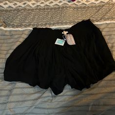 Nwt Boutique Flowy Shorts 2xl Black Wide Leg Shorts With Elastic Waistband, Black Wide-leg Shorts With Elastic Waistband, Black Relaxed Fit Bottoms For Night Out, American Eagle Jean Shorts, Tie Waist Shorts, Forever 21 Jeans, Flowy Shorts, American Eagle Shorts, Cut Off Jeans