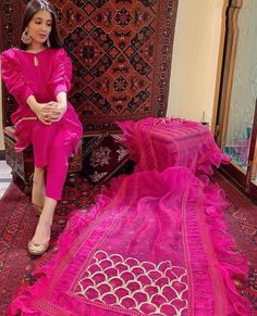 Gotta Work Dresses Pakistani, Pakistani Duppata, Pink Pakistani Suit, Lace On Dupatta, Lace Neck Design, Poncha Design, Kurti Neck Design, Gota Patti Work, Gotta Work