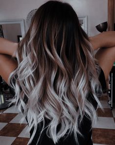 Icy Blonde Hair With Shadow Root Medium Length, Rambut Brunette, Hair Color Underneath, Cute Hair Colors, Ombre Hair Blonde, Gorgeous Hair Color, Dyed Hair Inspiration, Dye Colors, Ombré Hair