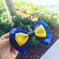 Dory hairbow inspired Nemo And Dory Costume, Dory Costume, Disney Ears Hat, Disney Bows, Disney Bound Outfits, Orange Bird, Finding Dory, Disney Ears, Finding Nemo