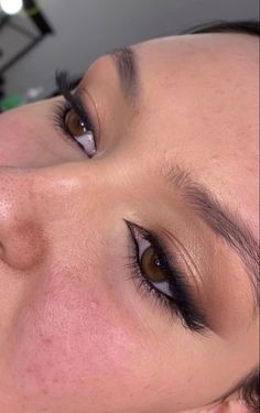 Makeup Ideas Smokey Eye Brown, Natural Makeup With Black Eyeliner, Graduation Makeup Ideas Natural Smokey Eye, Hollywood Glam Eye Makeup, Make Up For Blue Sequin Dress, Light Smokey Liner, Hairstyles Elegant Classy Down, East Smokey Eye, Gold Neutral Eye Makeup