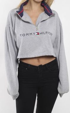 Vintage Tommy Hilfiger Crop Knit Sweater Hilfiger Outfits, New Look Ideas, Classic Lifestyle, Vintage Meets Modern, Cropped Knit Sweater, Vintage Tommy Hilfiger, Mode Inspo, Look Vintage, Outfits Ideas