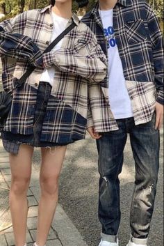 Hoodie Strings Tied Together Couple, Matching Outfits For Couples Aesthetic Black, Matching Plaid Outfits Couples, Matching Couple Outfits Concert, Matching Shirts For Couples Aesthetic, Matching Couple Outfits Disneyland, Korean Matching Outfits Couple, Matching Flannels For Couples, Aesthetic Outfits Couple