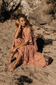 Mode Poses, Bohemian Diesel, Skirt Diy, Boho Brand, Cali Style, Boho Mode, Estilo Hippy, Mode Hippie, Model Pose