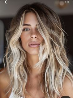 Bleach Blonde To Dark Blonde, Dimensional Blonde Balayage, Sombre Blonde, Shorter Hairstyles, Icy Blonde Balayage, Blonde Lowlights, Course Hair