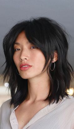 Shaggy Hair For Straight Hair, Hair 2023 Mid Length, Lob Above Shoulder, Midlength Haircuts Shaggy, Modern Mid Length Hairstyles, Shag Bob Fine Hair, Shag Straight Hairstyles, Cute Haircut For Fine Hair