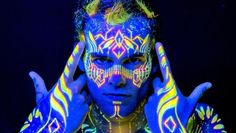 Uv Body Painting, Neon Face Paint, Body Painting Festival, Psy Art, Painting Artist, Neon Party, Light Painting